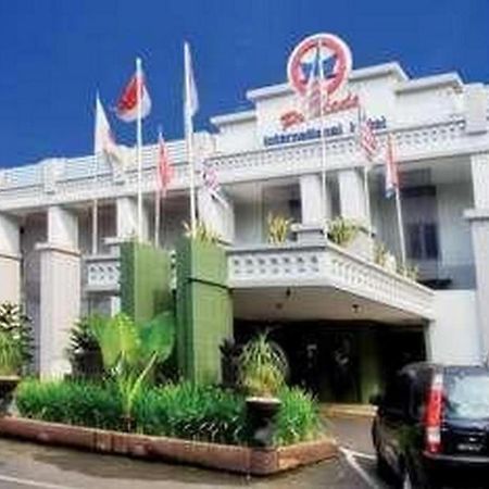 Hotel Pardede International Медан Экстерьер фото