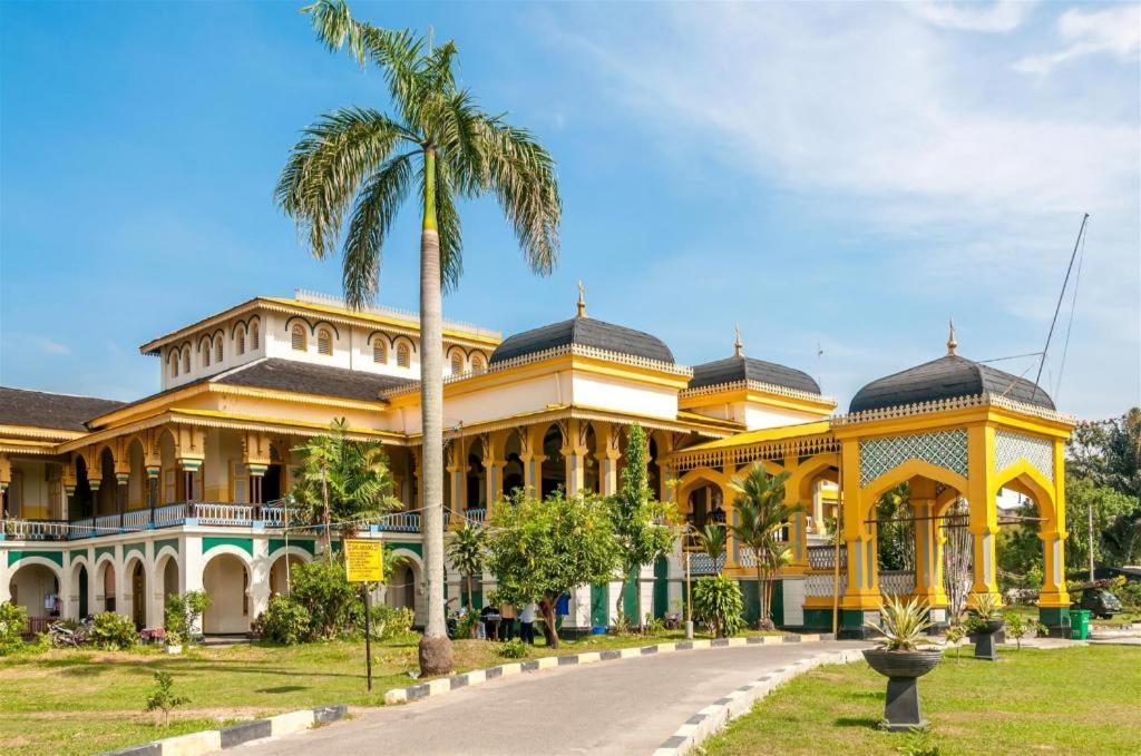 Hotel Pardede International Медан Экстерьер фото