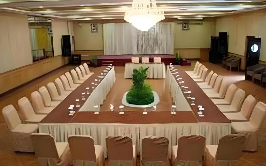Hotel Pardede International Медан Экстерьер фото